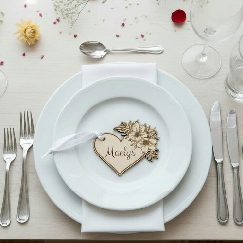 Marque-place décoration cœur, personnalisé, en bois et tissu | décoration de mariage