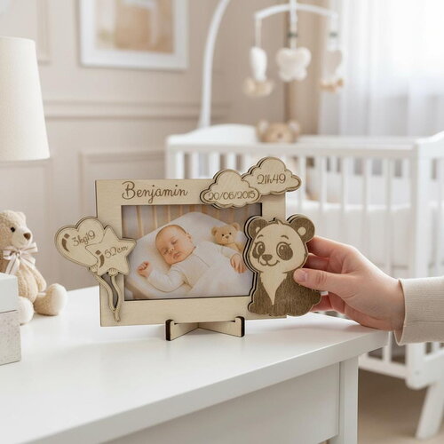 Cadre photo de naissance personnalisé en bois – décor petit panda pour enfant