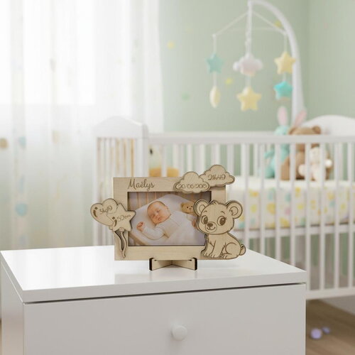 Cadre photo de naissance personnalisé en bois – décor petit ours pour enfant