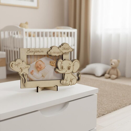 Cadre photo de naissance personnalisé en bois – décor petit eléphant