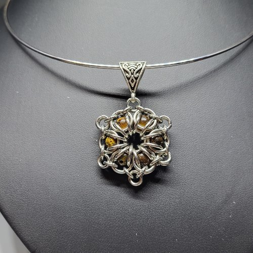 Pendentif chainmaille cage bead en acier inoxydable et œil de tigre