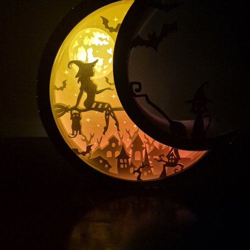 Shadow box lune lumineuse avec une jolie sorcière en promenade