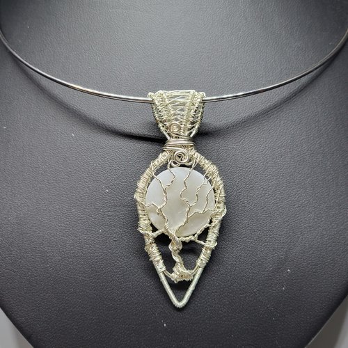Pendentif wire wrapping arbre de vie et nacre