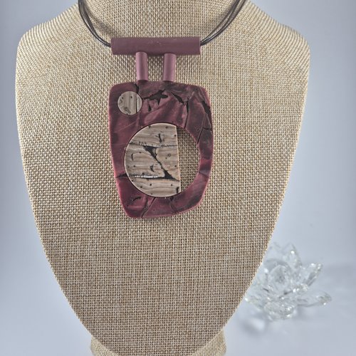 Collier en pate polymere une invitation au japon, bordeaux et beige