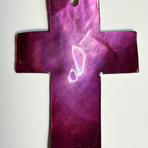Croix en nacre, pendentif  ,cross , mother of pearl, violet , purple