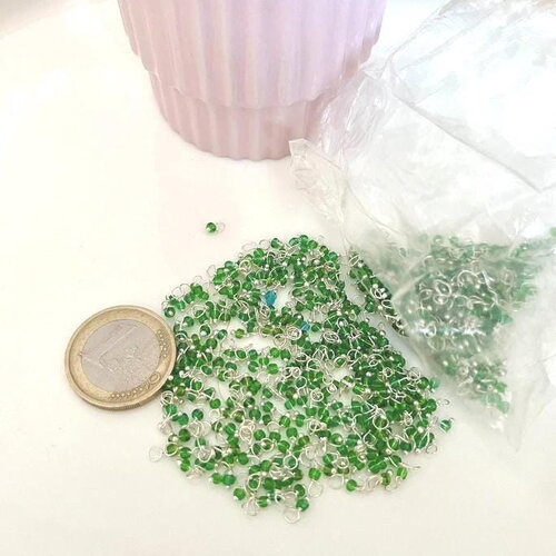 20 gr de mini breloques / perles de rocailles 11/0 fait main vert foncé