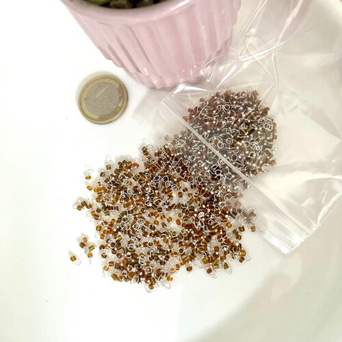 20 gr de mini breloques / perles de rocailles 11/0 fait main marron