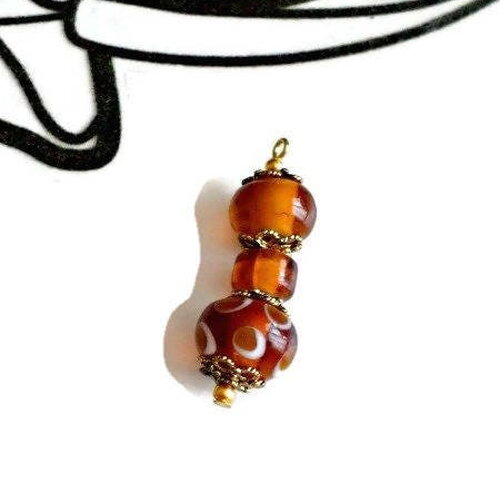 Pendentif indien en pâte de verre fait main couleur marron/ambre