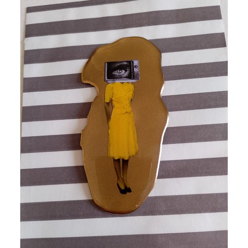 ​magnet résine (mini) "tv lady"