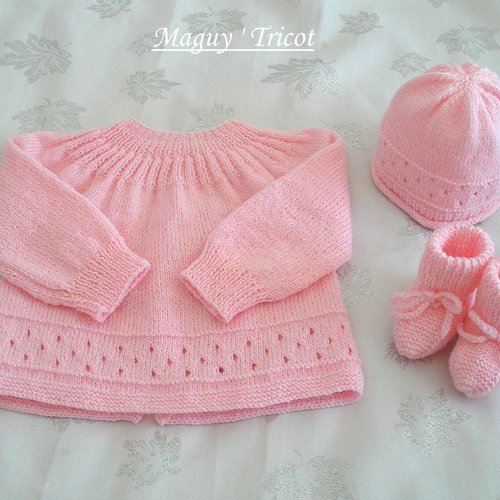 Brassiere Layette Bebe Laine Rose Naissance Brassiere Bonnet Et Bottons Ensemble 3 Pieces Un Grand Marche