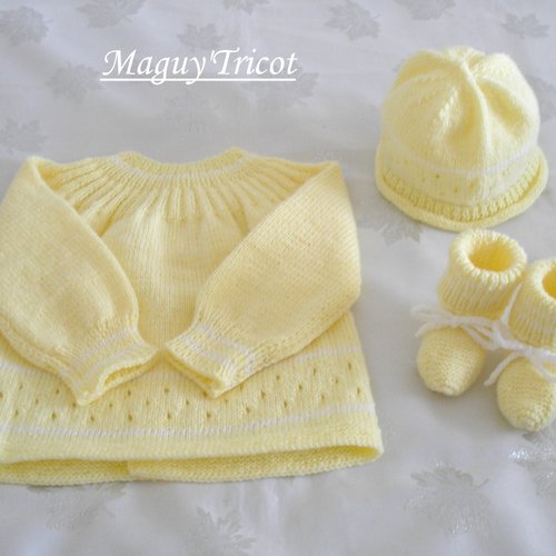 Brassiere Layette Bebe Laine Rose Naissance Brassiere Bonnet Et Bottons Ensemble 3 Pieces Un Grand Marche