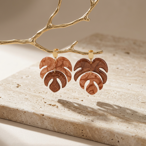 Boucles d'oreilles botaniques monstera — rose poudré & cuivre irisé