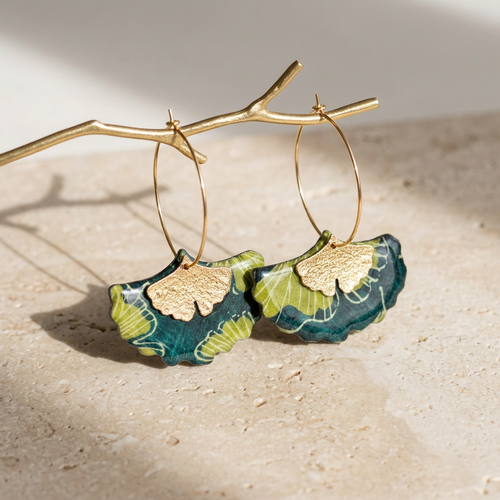 Boucles d'oreilles créoles gingko fait main — papier indien vert forêt & anis