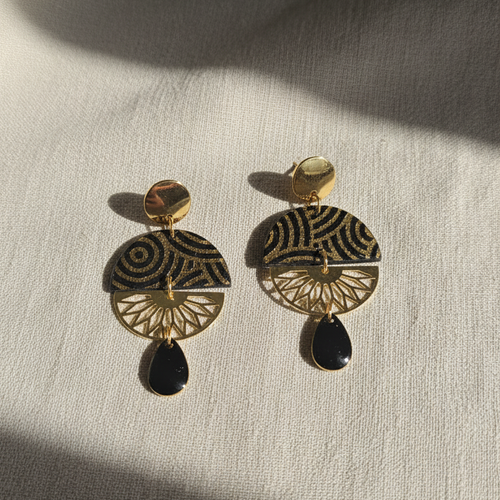 Boucles d'oreilles " ādhā gōla " noir et doré
