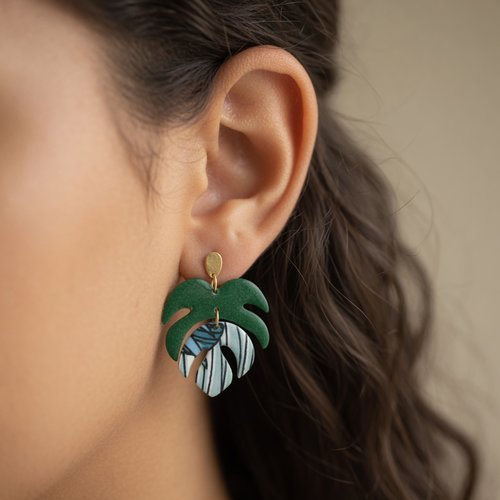 Boucles d'oreilles botaniques monstera — verts profonds & motifs tropicaux