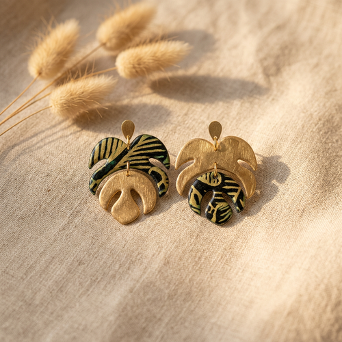 Boucles d'oreilles botaniques monstera — bleu vert & reflets dorés