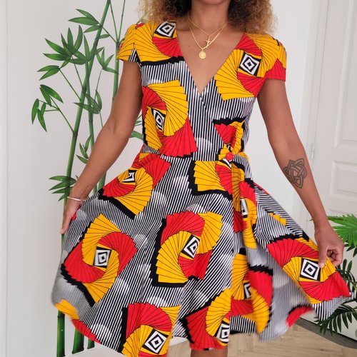 Robe portefeuille courte.