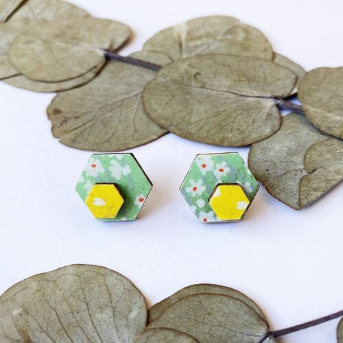 Boucles d'oreilles en bois et papiers origami fleuri vertes et jaunes