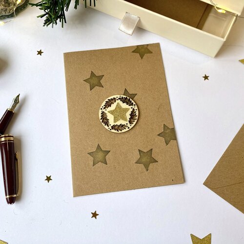 Carte de noël étoiles dorées et paillettes, rameaux en bois