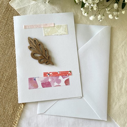 Carte postale nature rameau de bois et papiers origami tons rose