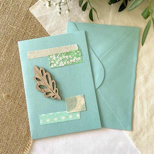 Carte postale nature rameau de bois et papiers origami tons bleus et verts
