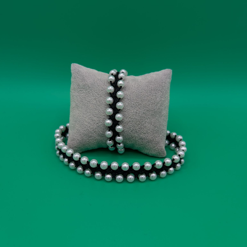 Bracelet et collier noir perle