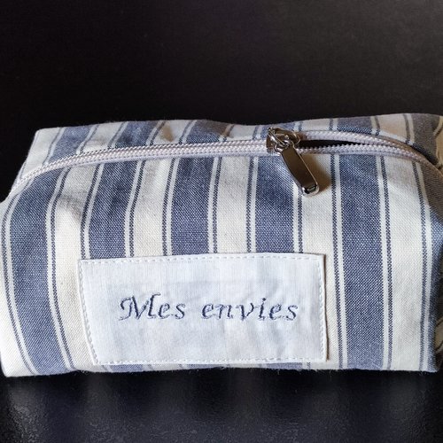Trousse gris et écru