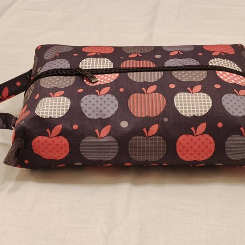 Trousse toilette avec motifs pommes