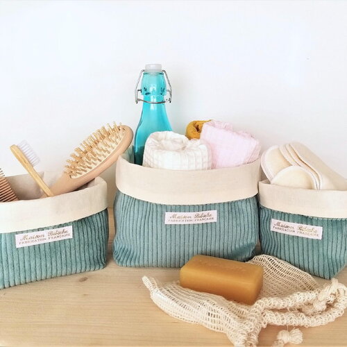 Panières de rangement velours bleu lagon et écru , rangement salle de bain, rangement table à langer, panier tissu déco, trousseau bb