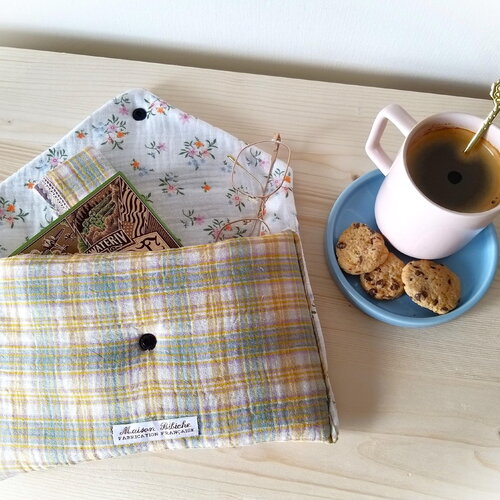 Pochette à livres, trousse matelassée, protège livre et marque-page assorti, protège carnet santé animaux, pochette matelassée bébé