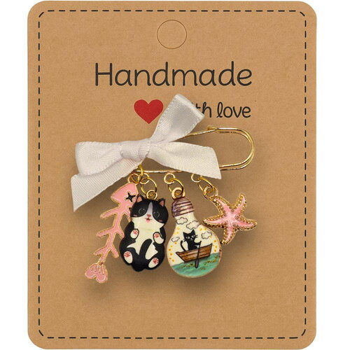 Broche chat noir marin – bijou poétique fait main – cadeau symbolique sur le thème de la mer et des rêves