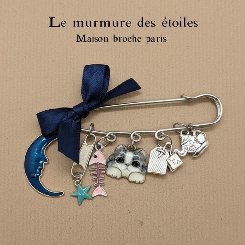 Broche poétique “chat talisman” – bijou symbolique de douceur et de rêve