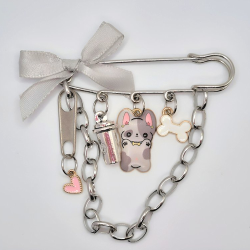 Broche chien argentée “forever toutou” – bijou poétique, idée cadeau femme originale