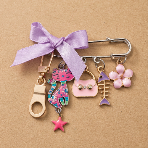 Broche chat violet poétique – bijou fantaisie artisanal – idée cadeau mignon – maison broche paris