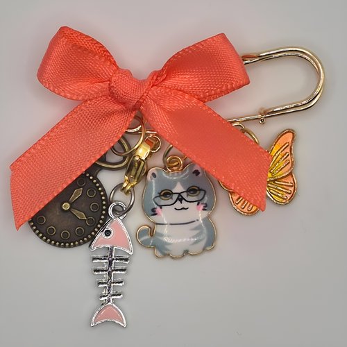Broche chat & papillon d’espoir – bijou fantaisie femme plaqué or émail coloré – pièce unique