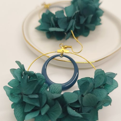Boucles d’oreilles créoles en fleurs séchées – bleu pétrole