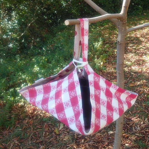 Sac à tarte adaptable en coton et coton enduit, motif vichy rouge et gros pois