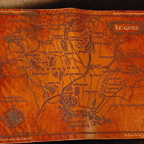 Couvre carnet a6 cuir tannage végétal fait main (carnet inclus) | protège carnet gravé carte du gers &amp; armagnac