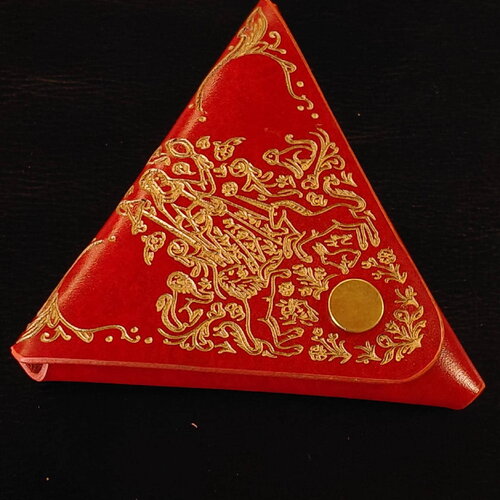 Porte monnaie triangulaire cuir rouge gravé or dame à la licorne | bourse cuir végétal médiévale presse pièces fait main cadeau femme
