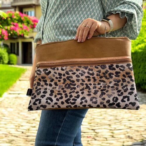 Housse ordinateur portable, simili cuir et coton molletonné - imprimé léopard - fabrication française