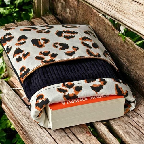 Pochette à livre en coton léopard et velours noir avec poche avant