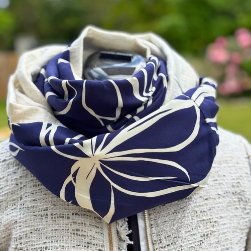 Echarpe tube femme, snood double bleu-crème en viscose et double gaze effet brillant