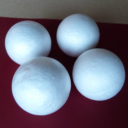 4 boules de 7 cm
