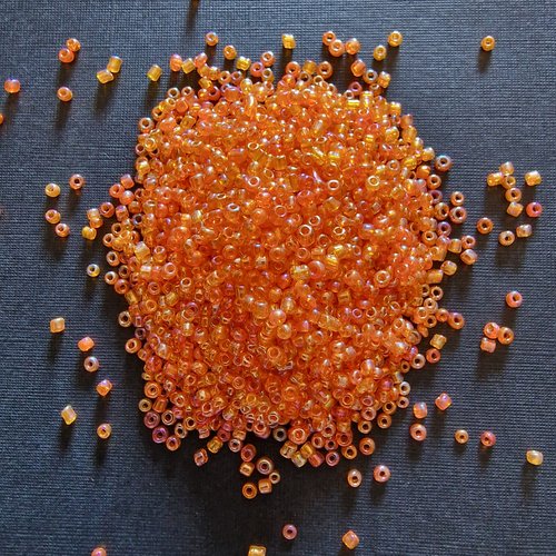 Perles rocailles en verre de 2 mm - orange irise