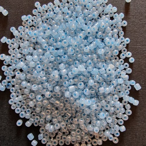 Perles rocailles en verre de 2 mm - bleu clair