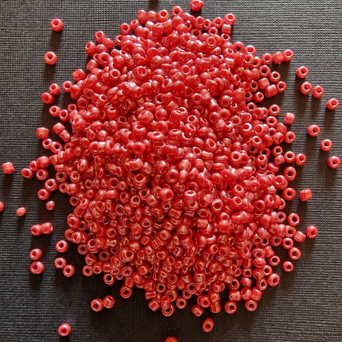 Perles rocailles en verre de 2 mm - rose fonce
