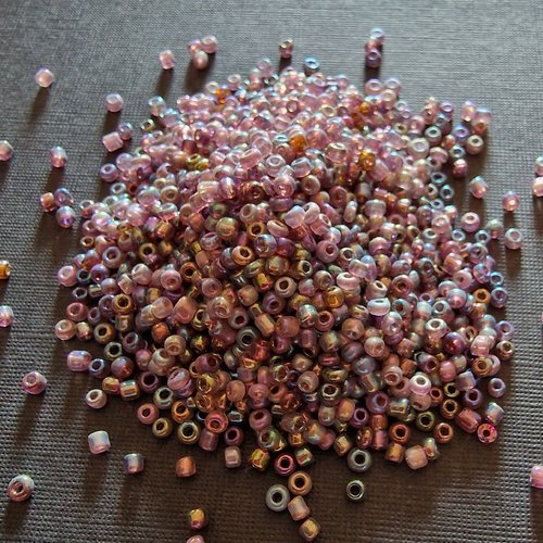Perles rocailles en verre de 2 mm - mauve irise