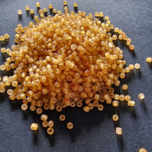 Perles rocailles en verre de 3 mm - jaune givre
