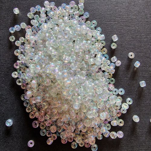Perles rocailles en verre de 3 mm - blanc irise