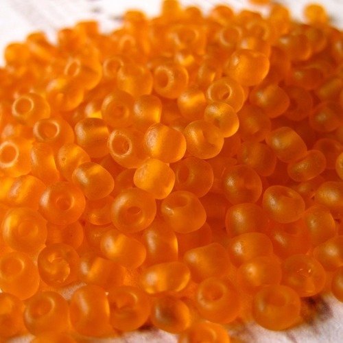 Perles rocailles en verre de 4 mm ( couleur 6 )